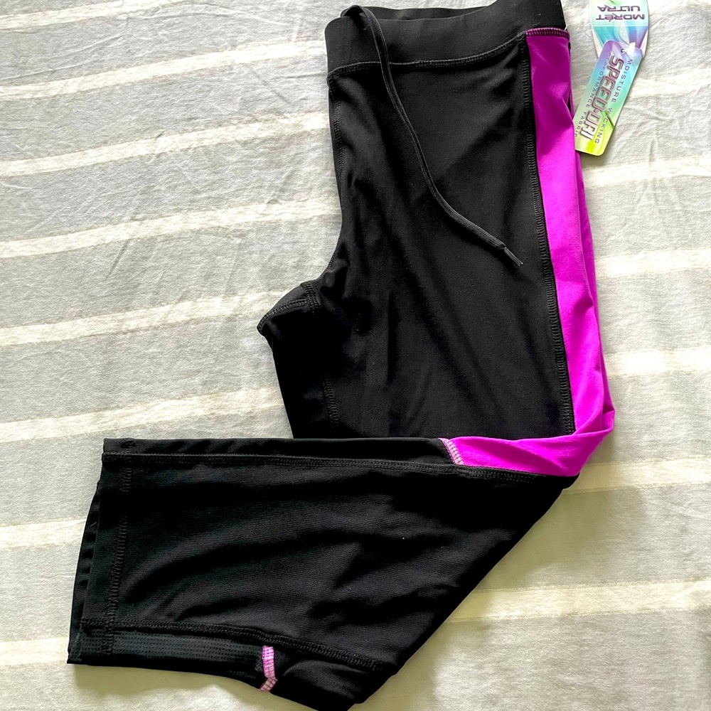 Women’s cropped athletic leggings NWOT